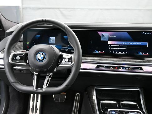 Used 2023 BMW i7 xDrive60 AWD/4WD image 11