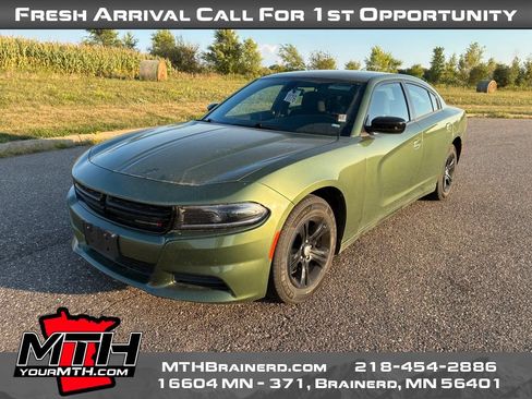 Used 2023 Dodge Charger SXT RWD image 4