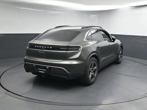 Certified 2025 Porsche Macan 4 Electric image 27