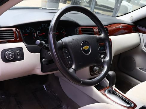 Used 2011 Chevrolet Impala LT FWD image 38