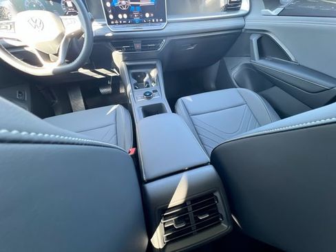 New 2025 Volkswagen Tiguan SE image 20