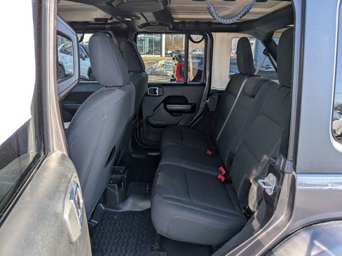 Used 2018 Jeep Wrangler Unlimited Sport S image 16