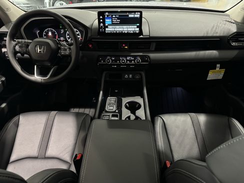 New 2025 Honda Pilot Touring image 14