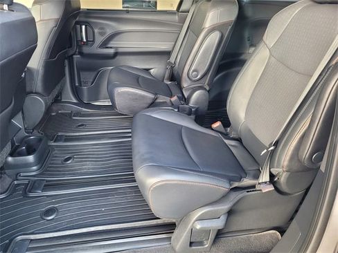 Certified 2021 Toyota Sienna XSE image 18