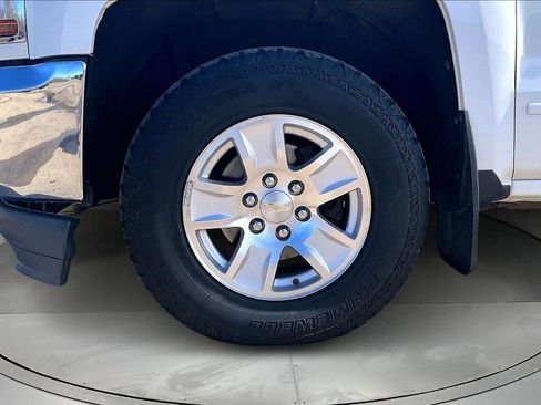 Used 2017 Chevrolet Silverado 1500 LT image 32