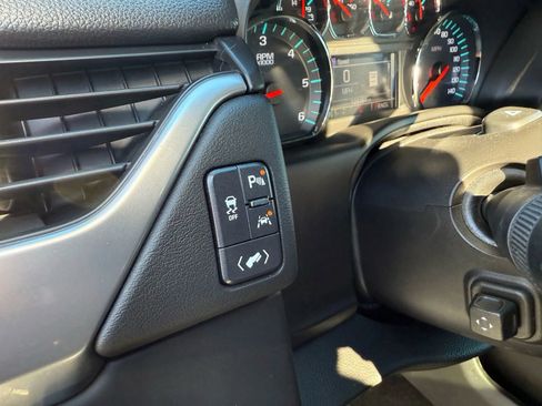 Used 2018 Chevrolet Suburban Premier AWD/4WD image 27