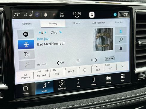 Used 2024 Chrysler Pacifica Limited w/ Uconnect Theater Family Group image 22