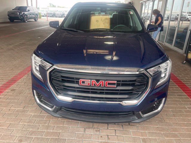 Used 2022 GMC Terrain SLE FWD image 2