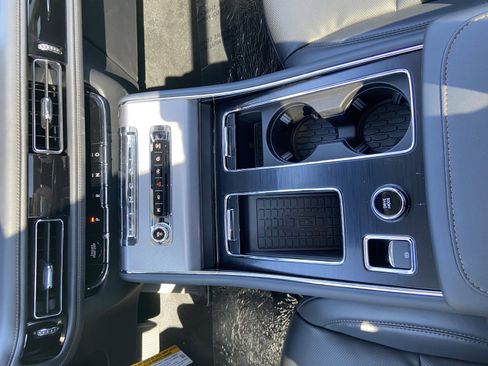 New 2025 Lincoln Aviator AWD w/ Jet Appearance Package image 16