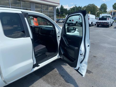 Used 2024 Nissan Frontier S AWD/4WD image 19