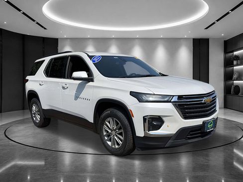 Certified 2023 Chevrolet Traverse LT FWD image 2