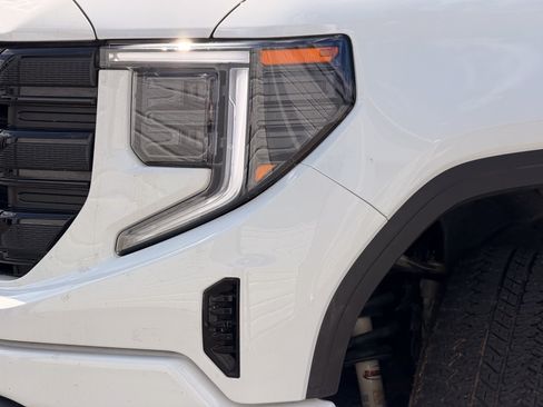Used 2025 GMC Sierra 1500 Elevation AWD/4WD image 8