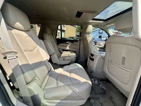 Used 2015 Cadillac Escalade Luxury AWD/4WD image 14