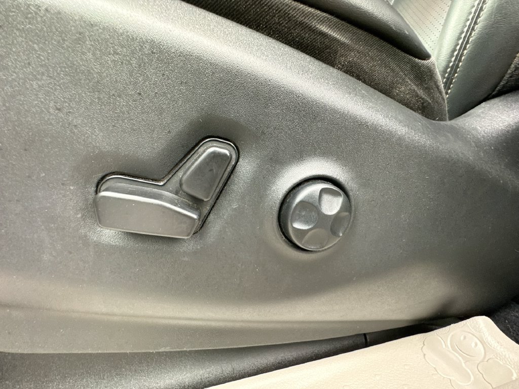 Used 2023 Chrysler Pacifica Touring-L w/ Uconnect Theater Family Group AWD/4WD image 14