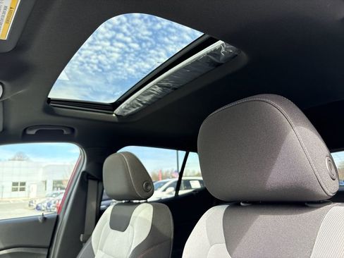 New 2026 Chevrolet Trax RS w/ Sunroof Package FWD image 18
