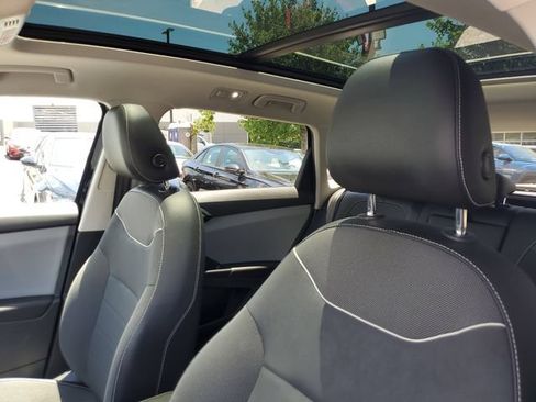 Certified 2023 Volkswagen Taos SE w/ Panoramic Sunroof Package FWD image 16