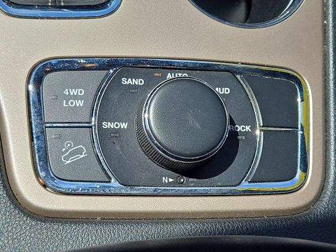 Used 2017 Jeep Grand Cherokee Limited AWD/4WD image 22