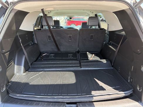 Used 2020 Chevrolet Traverse LT w/ LT Premium Package AWD/4WD image 14