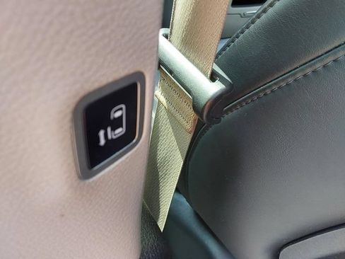 Used 2023 Chrysler Pacifica Touring-L FWD image 47