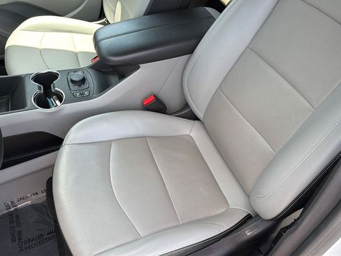 Certified 2024 GMC Terrain SLT FWD image 30