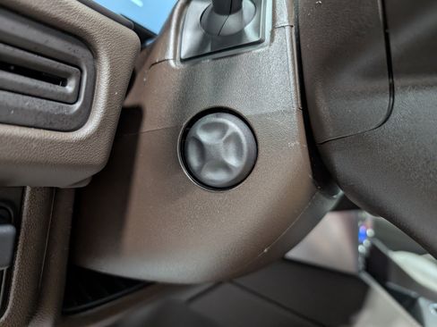 Used 2024 GMC Yukon SLT w/ SLT Luxury Package image 26