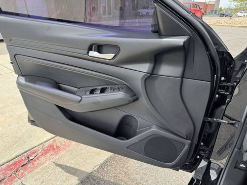 Used 2020 Nissan Altima 2.5 S FWD image 12