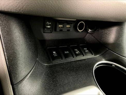 Used 2019 Toyota Highlander XLE image 27