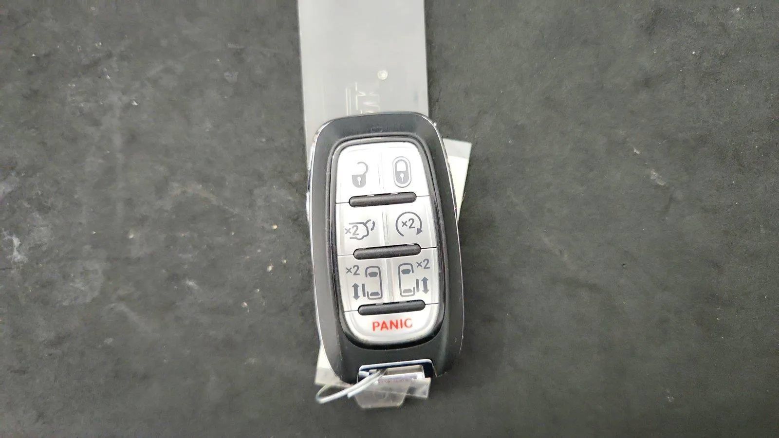 Used 2024 Chrysler Pacifica Touring-L FWD image 13