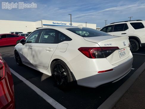 Used 2023 Honda Civic Sport image 3