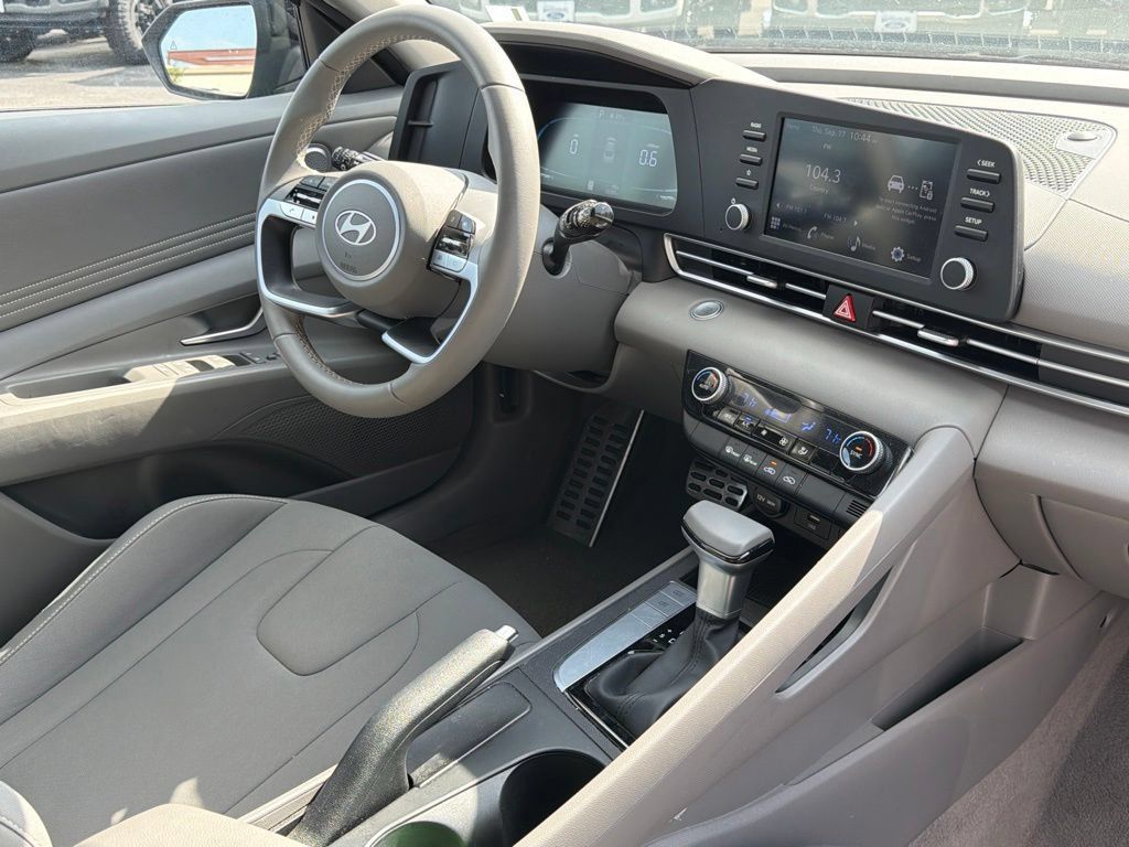 Used 2026 Hyundai Elantra Sport FWD image 17