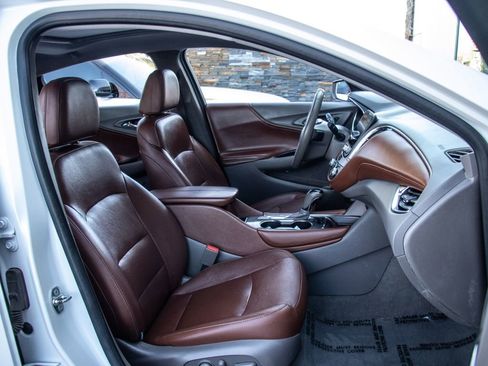 Used 2017 Chevrolet Malibu LT w/ Leather Package image 19