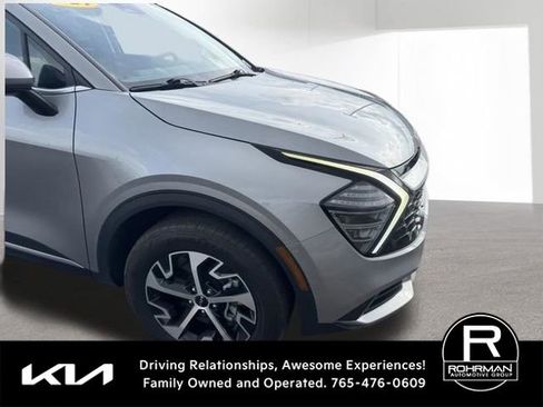 Used 2024 Kia Sportage EX image 3