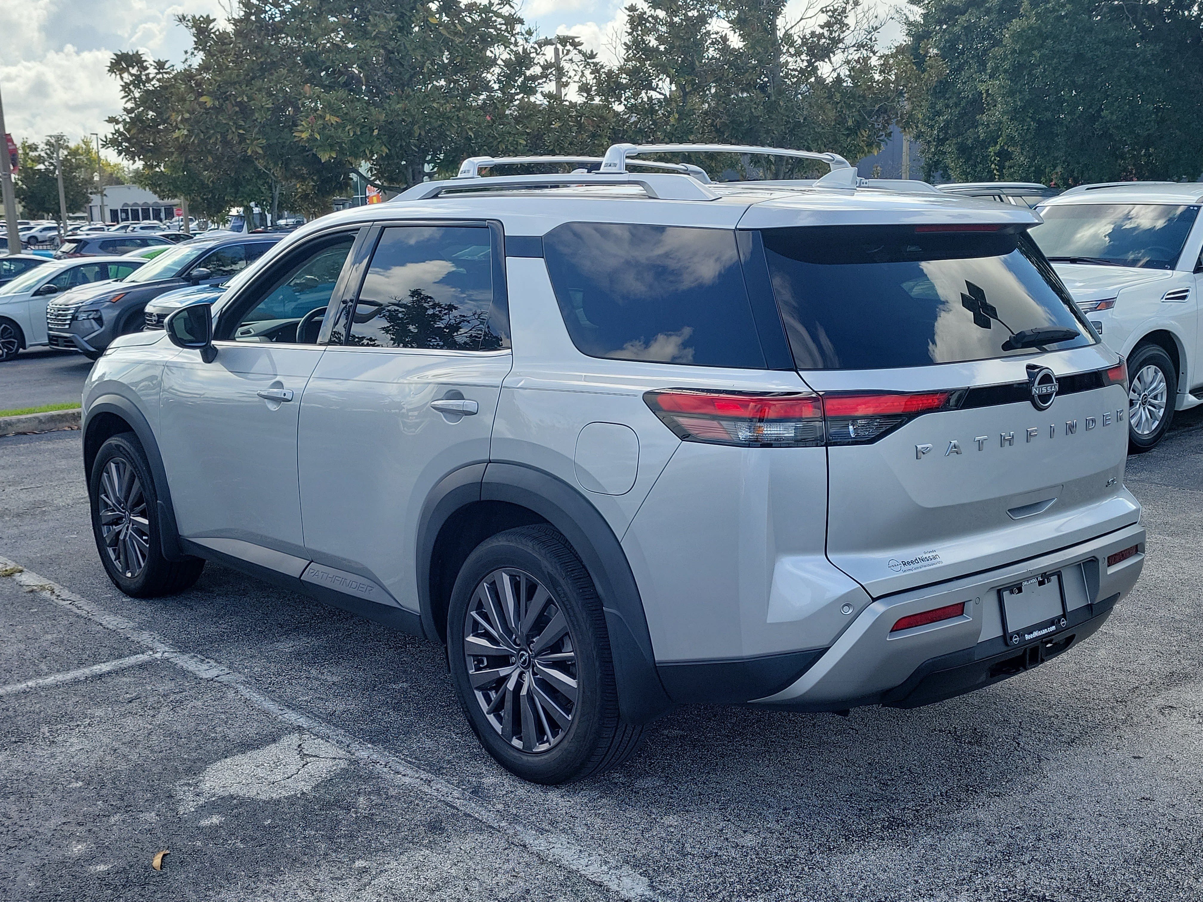 Certified 2024 Nissan Pathfinder SL w/ SL Premium Package FWD image 9