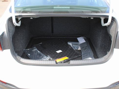 Used 2025 Volkswagen Jetta SE FWD image 21