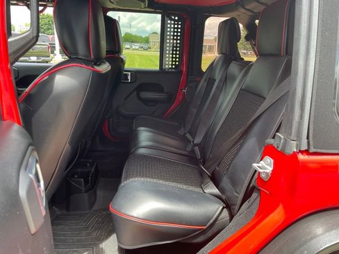 Used 2018 Jeep Wrangler Unlimited Sport S AWD/4WD image 11