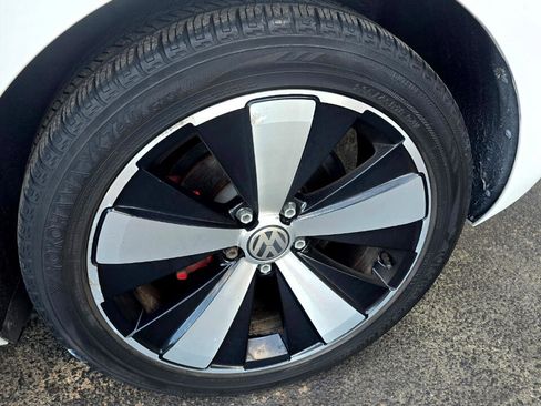 Used 2013 Volkswagen Beetle 2.0T image 15