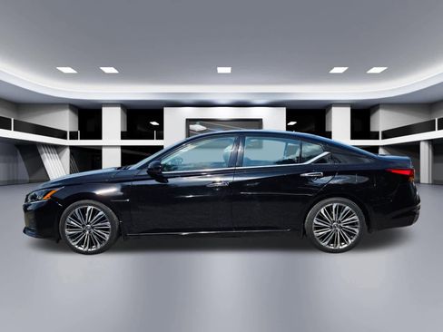 Used 2024 Nissan Altima 2.5 SL FWD image 3