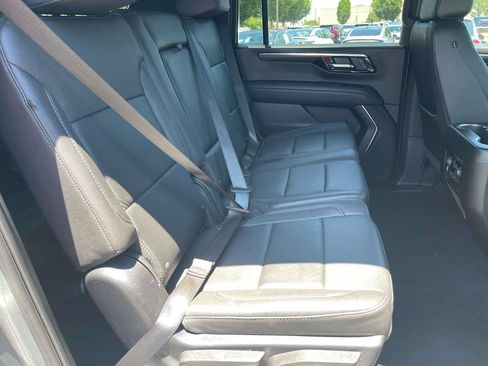 Used 2025 Chevrolet Suburban Z71 AWD/4WD image 33