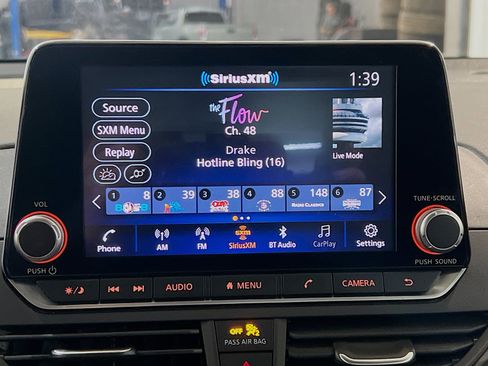 Used 2025 Nissan Altima 2.5 SV FWD image 10