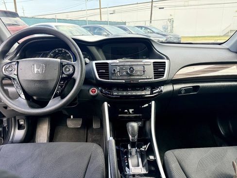 Used 2017 Honda Accord Hybrid Sedan image 19