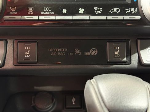 Used 2022 Toyota RAV4 XLE w/ Convenience Package AWD/4WD image 30