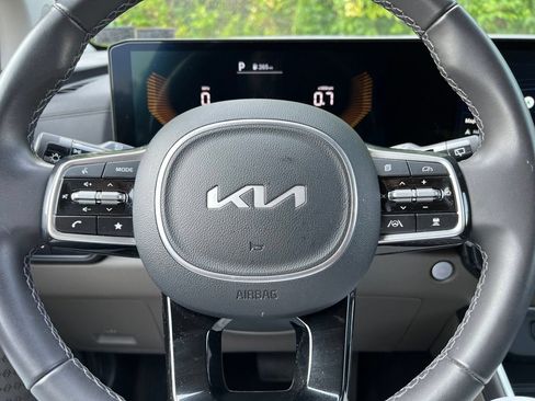 Used 2026 Kia Carnival EX FWD image 25