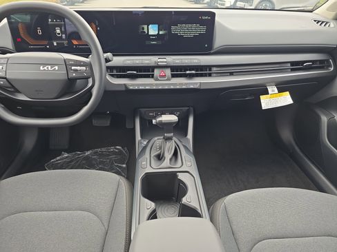 New 2025 Kia K4 LXS image 16