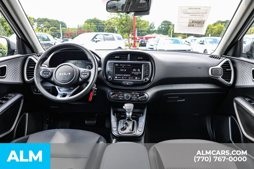 Used 2025 Kia Soul LX w/ LX Technology Package FWD image 28