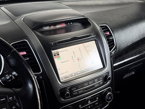 Used 2014 Kia Sorento SX image 18