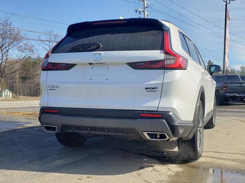 Used 2024 Honda CR-V Sport Touring image 3