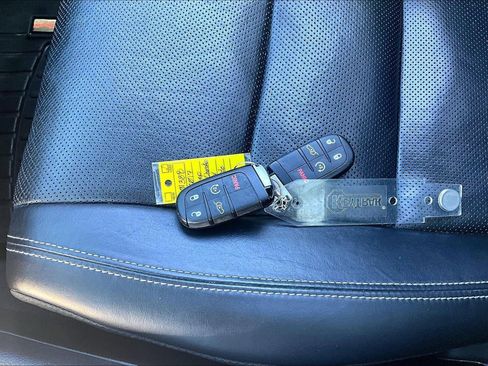 Used 2017 Jeep Grand Cherokee Limited w/ Luxury Group II image 35