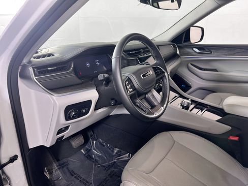 Used 2022 Jeep Grand Cherokee Overland AWD/4WD image 9