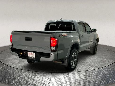 Used 2019 Toyota Tacoma TRD Sport image 7