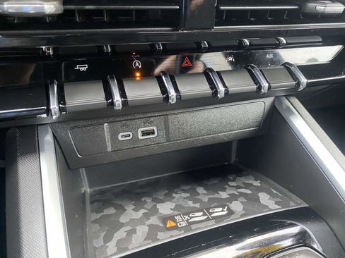 Used 2024 Chevrolet Colorado LT w/ LT Convenience Package II image 26